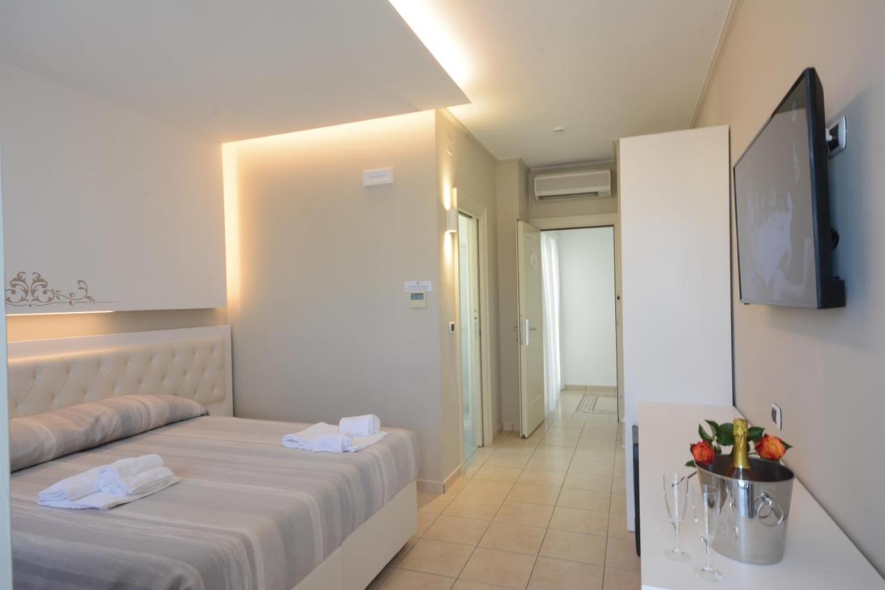 אלבה אדריאטיקה Residence Hotel Alba Palace מראה חיצוני תמונה